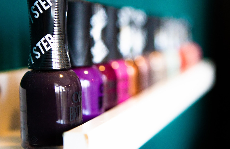Rij flesjes ORLY-nagellak in verschillende kleuren
